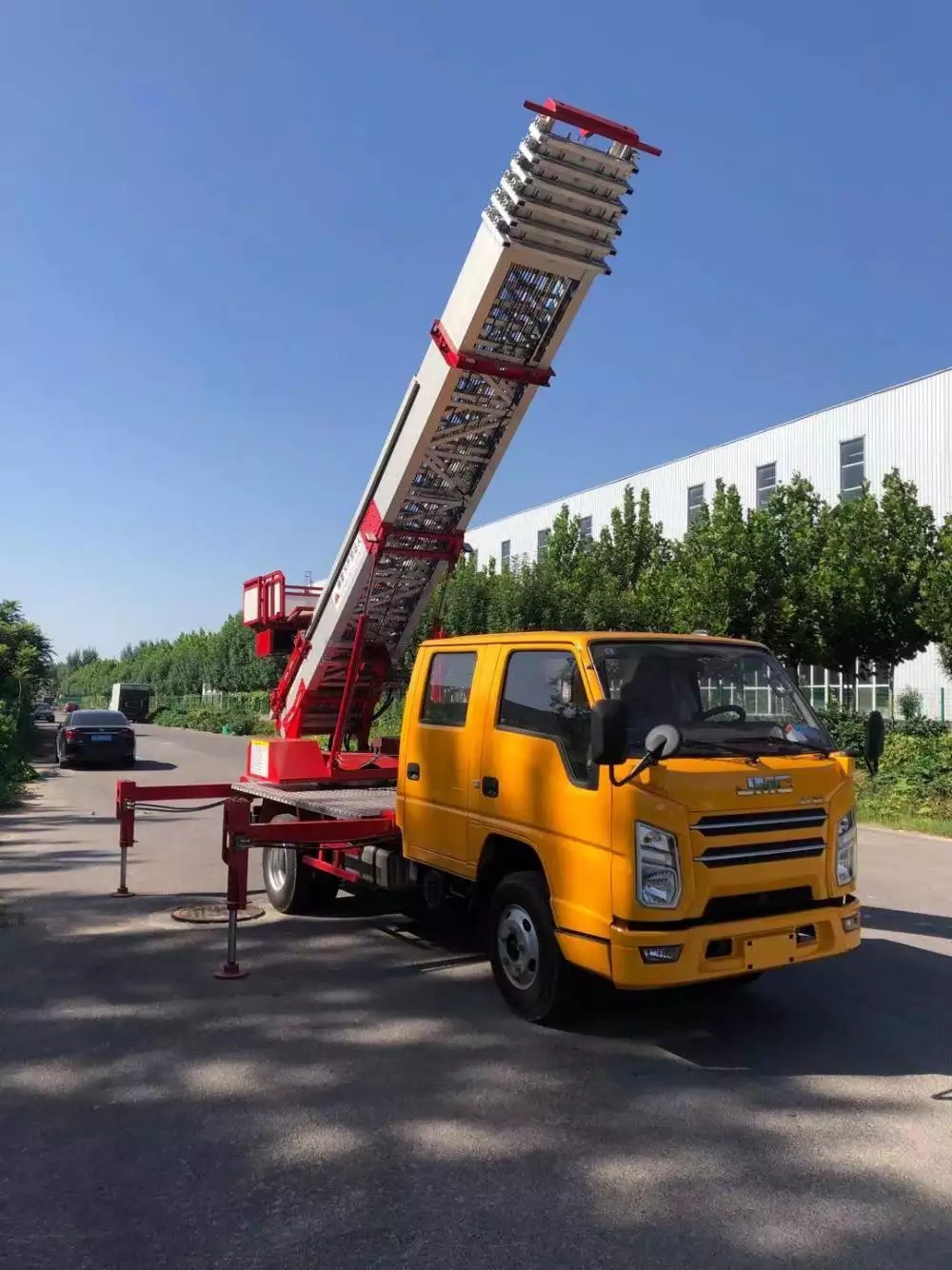 天涯镇附近的云梯车出租服务：轻松解决高空作业需求